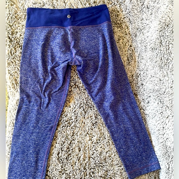 Size 6 lululemon crops - Picture 1 of 4